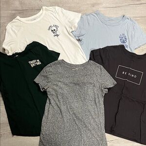 Women’s lot Crew Neck Graphic T-Shirt - old navy and Target see sizes in pics